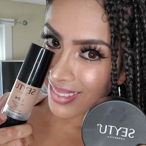 Liquid and powder make up